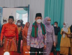 Bupati Pelalawan H. Zukri semasa menjabat Aula Gedung Daerah Gratis untuk Masyarakat dalam rangka resepsi Pernikahan