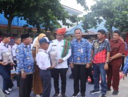 Bupati Pelalawan Serahkan Secara Simbolis Bantuan Perlengkapan Sekolah Bagi Anak Yatim