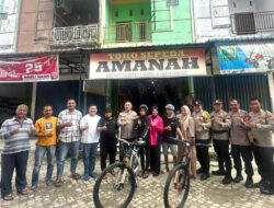 Peduli sesama Kapolres Pelalawan Serahkan Bantuan Sosial kepada Anak Piatu yang kurang mampu.