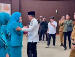 Kukuhkan Ketua TP PKK Kabupaten Pelalawan Periode 2025–2030, Bupati Zukri Minta PKK Upayakan Kesejahteraan Masyarakat