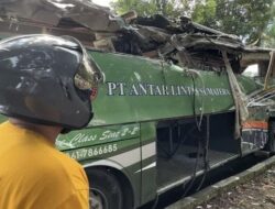 Laka tunggal : Bus PT. ALS mengalami rem blong puluhan orang meninggal Dunia